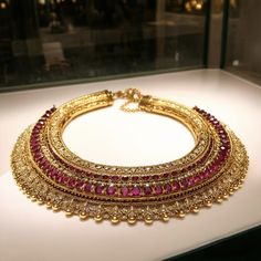 Traditional Indian Jewellery Royals, Girly Jewellery, Mughal Jewelry, Wedding Jewellery Designs, Jewel Design, Antique Gold Jewelry Indian, Quirky Jewelry, Jewellery Design Sketches