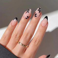 24 Long Almond Black French Petal Pattern ABS Full Gloss Fake Nails Suitable for Daily Wear at Valentine Nails, Nagel Tips, Color Nails, Makijaż Smokey Eye, Nail Forms, Stick On Nails, Foot Care