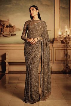 Sabyasachi Sarees, Designer Sarees Wedding, Party Kleidung, Saree Trends, Indian Dress, Elegant Saree, Stylish Sarees, Indian Designer Outfits