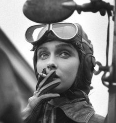 Juliane Koepcke, Rare Historical Photos, Female Pilot, 얼굴 그리기, Camera Obscura, Photographie Portrait Inspiration, Marlene Dietrich, Albert Camus, Dieselpunk