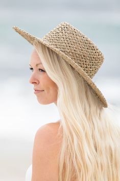 Gigi Pip Hat Outfit, Boho Beach Pictures, Beach Hat Outfit, Beach Hats Outfit, Straw Hat Outfit, Outfit Ideas California, Outfit Inspo Girly, Summer Aesthetic Vintage, Straw Hats Outfit