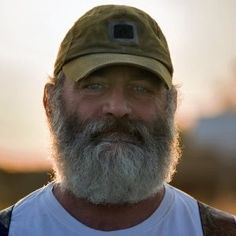 Beard Beanie, Beard Envy, Men With Grey Hair, Epic Beard, Perfect Beard, Short Beard