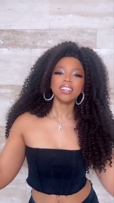 Chloe Bailey Treat Me, Halle Bailey Hair, Lauryn Mcclain, Chole Bailey, Sister Locs