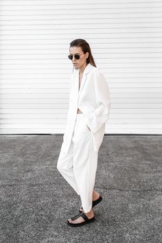 無可抵抗的白色套裝魅力！ Minimalist Fashion Summer, Fashion Gone Rouge, Rich Fashion, White Suit, All White Outfit, Street Style Summer, Great White, Total Look, White Party