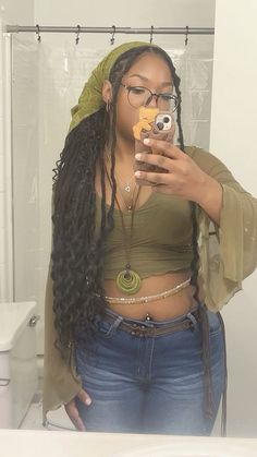 Fall Earthy Outfits Black Women, Earthy Dark Aesthetic, Afrofuturism Outfits, Earthy Sweatpants Outfit, Green Based Outfits, Earthy 2000s Aesthetic, Natural Baddie Aesthetic, Earthgirl Aesthetics, Earthy Aesthetic Shoes