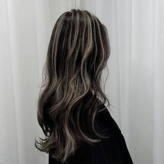 Black Hair Hair Dye Ideas, Blond Black Highlights, Y2k Highlights Hair Short, Long Layered Hair Highlights, Black Hair With Babylights Blonde, Brunette Hair Hazel Eyes Pale Skin, Blonde Ends On Brown Hair Short, Asian Grunge Hair, Skunk Hair Layered