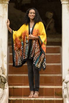 You won't mind covering up when you've got Akkharaphon's fun and funky kimono jacket by your side. Crafted from 100% linen by Thai artisans, the jacket features a hand-painted batik pattern inspired by the betel nut, a popular Thai snack and ceremonial food. Batik Kimono, Betel Nut, Cotton Caftan, Motif Batik, Batik Art, Fair Trade Clothing, Buy Linen, Batik Pattern, Caftan Dress