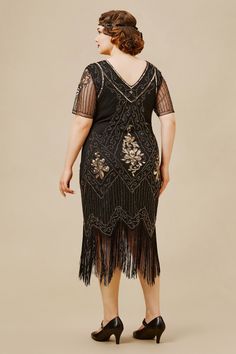 This fringed dress is classic vintage look for a modern woman. The eyecatching design features art deco print and unique vintage style which bring you back to the roaring twenties. Features: V neck design in both front and back Sheer mesh sleeves design Side zipper closure Blinking beads and sequins Note: This dress comes with an unique size chart. Be sure to select your ideal fit from the chart before making your purchase. 1920s Dress Vintage, 1920s Headpiece, Elegance Dress, Great Gatsby Dresses, 1920s Dresses, Flapper Dresses, Fringe Flapper Dress, Black Fringe Dress, V Neck Design