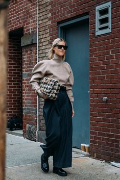 Chloe King, Sweater Jumper Dress, New York Fashion Week Street Style, Short Dress Styles, Plunge Dress, Popsugar Fashion, Autumn Street Style, Best Street Style, Cool Street Fashion