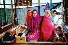 Women trained as Kani weavers at Imtiyaz Aslam’s workshop in Narayan Bagh in Ganderbal district. Photographs by Priyanka Parashar/Mint Vintage Kashmir, Kashmir Beauty, Fan Skirt, Turkish Spices, Kashmir India, Adventure Backpack, Traditional Culture, College Work