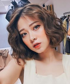 Hair Korean, Hairstyles Korean, Korean Short Hair, Asian Short Hair, Peinados Fáciles Para Cabello Corto, Shot Hair Styles, Short Wavy Hair, Curly Hair With Bangs, Short Wavy