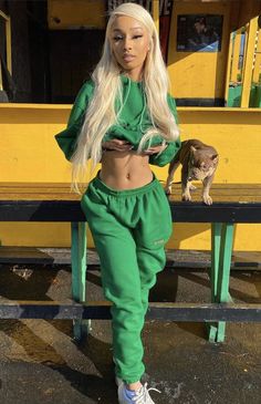 Rubi Rose, Orlando Trip, Green Outfits, Green Sweatpants, Rapper Outfits, Chill Outfits, Streetwear Fashion Women, Green Outfit, Baddie Outfits Casual