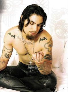 Just look at that sexy man of mine just love Dave Dave Navarro 90s, Dave Mathews Tattoo, Dave Navarro Tattoos, Dave Vanian 80s, Dave Navarro Ink Master, Dave Navarro Carmen Electra, Dave Navarro, Red Hot Chili Peppers