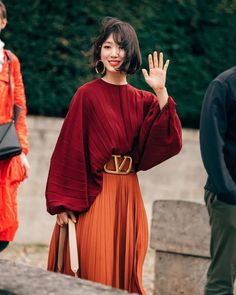 Orange Skirt Outfit, Orange Skirt, Couture Outfits, Park Shin Hye, Fashion Weeks, Sporty Chic, Colourful Outfits, Fall Outfits Women, Trench Coats