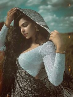 SinhalesePeople Sri Lanka Saree, Sri Lankan Bride, Meow Art, Dating Guide, Nuwara Eliya, Mail Order Brides, Girls Wallpaper, Blouse Designs Indian