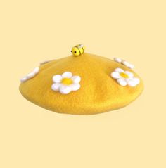 Carefully hand-sewn and crafted, this beret is made of a soft wool that can keep you comfortable. This beret will undoubtedly highlight you and give you confidence!  Size is about 50.0 - 60.0 cm. Dry clean only. Find me on instagram: Chubby__bubble__ Yellow Beret, Yellow Cottagecore, Bee Fashion, Cute Beret, Kawaii Hat, Kawaii Y2k, Floral Fairy, Yellow Clothes, French Beret