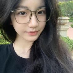 Glasses Inspiration, Long Bob Haircuts, Uzzlang Girl, Photo Styling, Medium Length Hair Cuts, Pretty Selfies, Girl Icons, Girl Face, Ulzzang Girl