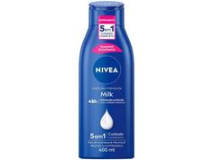 Para manter a pele hidratada por mais tempo, a Nivea oferece o creme hidratante corporal Milk com 2x óleos de amêndoas que também protege a pele contra o ressecamento, tornando-a desodorizada e com uma gostosa sensação de suavidade, nutrindo intensamente por 48h. Este hidratante corporal promove uma agradável sensação de maciez na pele, cuidando e protegendo do ressecamento. É indicado para pele seca e extrasseca. Sua fórmula cremosa, não contém corantes nem álcool etílico e é livre de ingredien Body Hydrating Cream, Face Sunscreen, Hair Shampoo, Facial Skin Care, Facial Care, Body Skin, Simple Makeup, Body Skin Care, Body Scrub