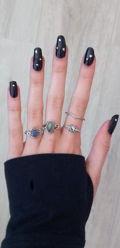 Glitter charm rockstar girlfriend nailart nails black nail inspo goth vamp Nail Inspo Goth, Black Nail Inspo, Girlfriend Clothes, Black Nail