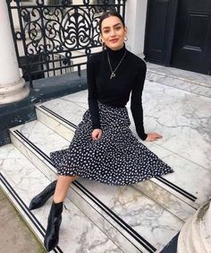 Black And White Outfit, Midi Skirt Outfit, Apostolic Fashion, Rock Outfit, White Outfit, Classic Outfits