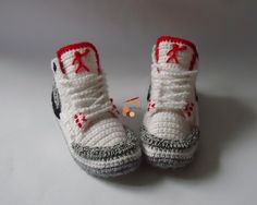 Jordan Knit Shoes Inspired by Jordan's Famous Model 3 If you've always loved this model, you can now have it in your home. These shoes can be a unique gift for both you and all your friends or loved ones. Knitting has been, and will always be, fashionable so you can take advantage and make the perfect gift for your loved ones. Everything in my shop is 100% handmade by me, so you may feel free to ask for the model you love. I'm ready to design any knit pattern :) Crochet Jordans Shoes Pattern, Jordan Slippers, Converse Slippers, Slipper Pattern, Crochet Slipper, Slippers Crochet, Crochet Slipper Pattern, Crochet White, Knit Shoes