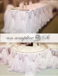 the table is covered with white ruffles and has a sign that says un semplice di