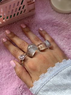 Here are some y2k chunky rings - perfect for chunky ring season!  These rings don't have a stretch adjustment: Clear with Pendant- Size US 7.5 / UK O  Clear Glitter - Size US 7.5 / UK O Clear Block - Size US 7.5 / UK O They are made from resin <3 and they are only £3.50 each! UK Shipping:  This is standard second class UK Shipping via Royal Mail. Proof of postage kept for a month. Rest of World: Standard Shipping.  Proof of postage kept for a couple of months. Packaging: All items will be packag Jelly Rings, Trendy Clear Round Rings, Trendy Resin Rings For Party, Glitter Ring, Acrylic Ring, Plastic Ring, Chunky Rings, Cute Bag, Rings Statement