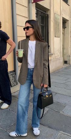 Intern Outfit Summer, Alana Davidson, Tech Conference Outfits Women, Jeans Office Outfits Women, Office Outfits Women Jeans, Straight Jeans Outfit Casual, Corporate Girlie Outfits, Spring Work Outfits Office Chic, Jeans Office Outfit