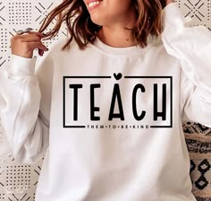 Teacher Shirt Svg, Teacher Life Svg, Teaching Shirts, Shirts To Make, Cute Shirt Designs, Kindness Shirts, Vinyl Shirts, To Be Kind, Teacher Tees