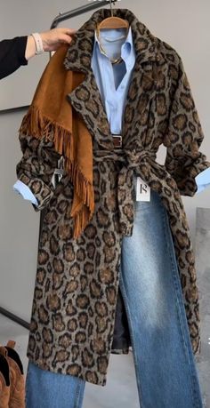 Cheetah Jacket, Outfits Con Jeans, Outfit Inspiration Fall, Casual Winter Outfits, Glamour Fashion, Autumn Outfit, Casual Fall Outfits, Coat Fashion, Fashion Bloggers