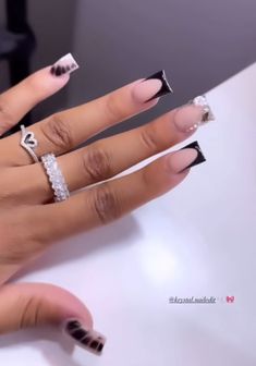 Baddie Nails Acrylic Black And White, Long Acrylic Nails Black And White, Black And White Freestyle Nails, B2s Nails, Black Acrylic Nails Charms, Black And White Xl Acrylic Nails, Nail Barbie, Outfit Ideas Black, Acrylic Nail Set