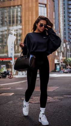 Outfits Leggins, Modele Fitness, Look Legging, Pastel Outfit, Causual Outfits, Athleisure Outfits, Looks Chic, Sporty Outfits, Casual Winter Outfits