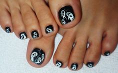 Ghost Toenail Design, Emo Toe Nails, Ghost Toenails, Goth Pedicure, Halloween Toenail Designs, Halloween Toe Nail Designs, Halloween Toenails, Halloween Toes Nails Design, Halloween Pedicure Ideas