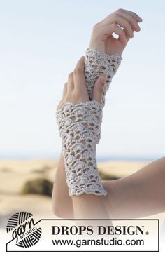 a woman is holding up her arm with crochet on it and the text drops design