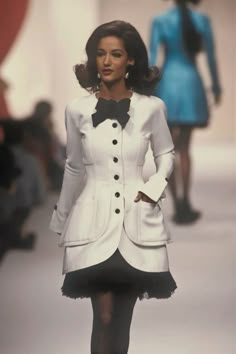 90s High Fashion, Paris Mode, Chanel Couture, Chanel Haute Couture, 1990s Fashion