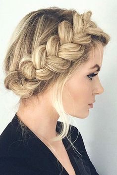 That wedding updo is elegant for any bride. I enjoy photographing this one for wedding day photos. Keep this inspiration to your updo hairstyles. Braided Crown Hairstyles, Halo Braid, Stunning Hairstyles, French Braid Hairstyles, Fishtail Braid, Classic Hairstyles, Long Blonde, Braided Hairstyles Easy