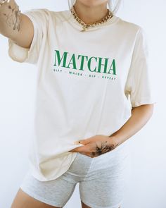 Minimalist matcha shirt ✦ SHIRT ✦ * Brand: Comfort Colors * 100% ring-spun cotton * DTG-print ✦ WASHING INSTRUCTIONS ✦ * Wash inside out * Machine wash: cold (max 30C or 90F) * Tumble dry low heat, or let air dry * Avoid ironing on the print * Do not use fabric softeners or bleach * Do not dry clean ✦ SIZE ✦ * Take a look at the photos to see a specific sizing chart for this t-shirt style * Lay your favorite shirt flat and measure armpit to armpit to compare the size chart in the photo * Size up Matcha Shirt, Barista Shirt, Matcha Lover, Matcha Latte, Vintage Aesthetic, Oversized Shirt, Favorite Shirts, Green Tea, Comfort Colors