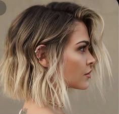 Cool Blonde Hair, Balayage Hair Blonde, Blonde Hair With Highlights, Short Hair Balayage, Brown Blonde Hair, Penteado Cabelo Curto, Trending Haircuts, Short Hair Styles Easy, Color Hair