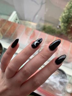 Star And Moon Nails Simple, Nails With The Moon, Aesthetic Black Nail Designs, Simple Spooky Nails Black, Black Nails With Moon And Stars, Black Nails Stars Moon, Black Nails With Moon Design, Nail Inspiration Black And White, Black And White Moon Nails