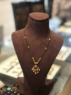 Gold Mangalsutra Design, Mangalsutra Design, Gold Jewelry Outfits, New Gold Jewellery Designs, Gold Mangalsutra Designs, Gold Necklace Indian Bridal Jewelry, Gold Mangalsutra