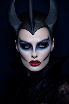 Halloween Malevolent Maleficent makeup inspired by famous Disney villain Maleficent Halloween Makeup, Malificiant Make Up, Maleficent Makeup Halloween, Evil Makeup Looks, Movie Character Makeup, Halloween Beauty Makeup, Evil Queen Makeup, Villain Makeup, Evil Makeup