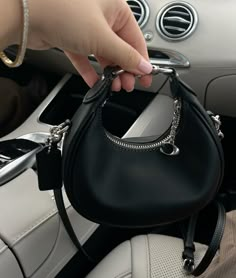 #coach #coachjonie #leather #bag #bags #shopaholic #blackbag #girly #itgirl #smallbags Coach Jonie Bag Outfit, Coach Jonie Purse, Coach Jonie Bags, Coach Jonie Bag, Coach Bags Aesthetic, Parisian Chic Fashion, Coach Aesthetic, Coach Bag Outfit, Coach Outfits