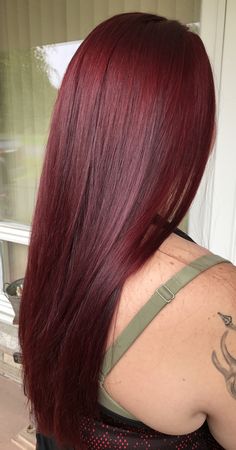 Red Hair On Dark Hair, Dark Red Hair With Layers, Burgundy Red Hair, Warm Scarves