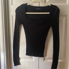 Never Worn Super Cute Sweetheart Neckline And Contrasting Ribbed Details Fits Xs As Well Gap Long Sleeve Sweater With Ribbed Cuffs, Black Ribbed V-neck Sweater For Winter, Gap Long Sleeve Knit Tops, Gap V-neck Fall Sweater, Black Ribbed V-neck Long Sleeve Sweater, Gap Sweater, Sweetheart Neck, Colorful Sweaters, Sweetheart Neckline