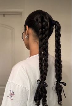 Cute hairstyle Y2k Hairstyles, Ribbon Hairstyle, Hairdos For Curly Hair, Hair Stylies, Hair Stylist Life, Sleek Hairstyles, Hairstyles For School, Aesthetic Hair