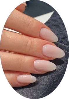 Uñas Kylie Jenner, Ongles Beiges, Manicured Nails, Milky Nails, Classy Nails, Nail Arts