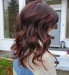 40 Best Ways to Get Dark Brown Hair With Highlights Brown And Red Hair, Brown Auburn Hair, Dark Brown Hair With Highlights, Copper Brown Hair, Mahogany Hair, Warm Brown Hair, Highlights For Dark Brown Hair, Rambut Brunette, Hair With Highlights