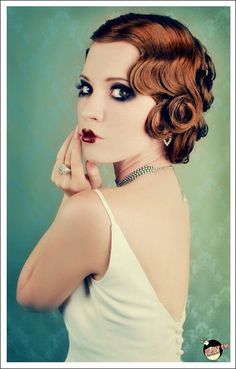 love the eyes. 1920's, aka, roaring 20's. why couldn't I have been born in this generation? Marcel Waves, 1900's Fashion, Finger Waves, Pin Up Outfits