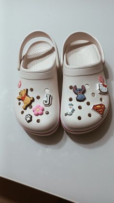 Croc Themes, Crocs Jibbitz Ideas Women, Crocs Inspiration, Crocs Aesthetic, Crocs Ideas, La Aesthetic, Crocs Fashion, Crocs Jibbitz, Pretty Shoes Sneakers