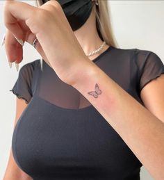 Butterfly Tattoos On Arm, Side Wrist Tattoos, Butterfly Wrist Tattoo, Tiny Tattoos For Women, Tato Minimal